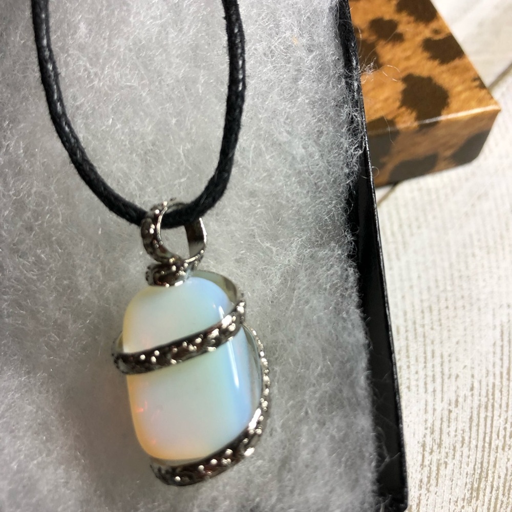 Authentic Peruvian Opalite Stone Necklace. - image 5